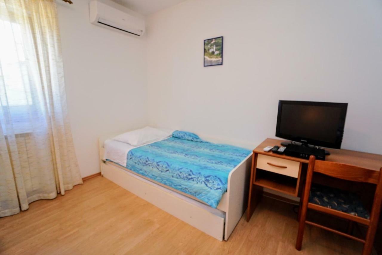 Apartment Daniela Савудрия Екстериор снимка