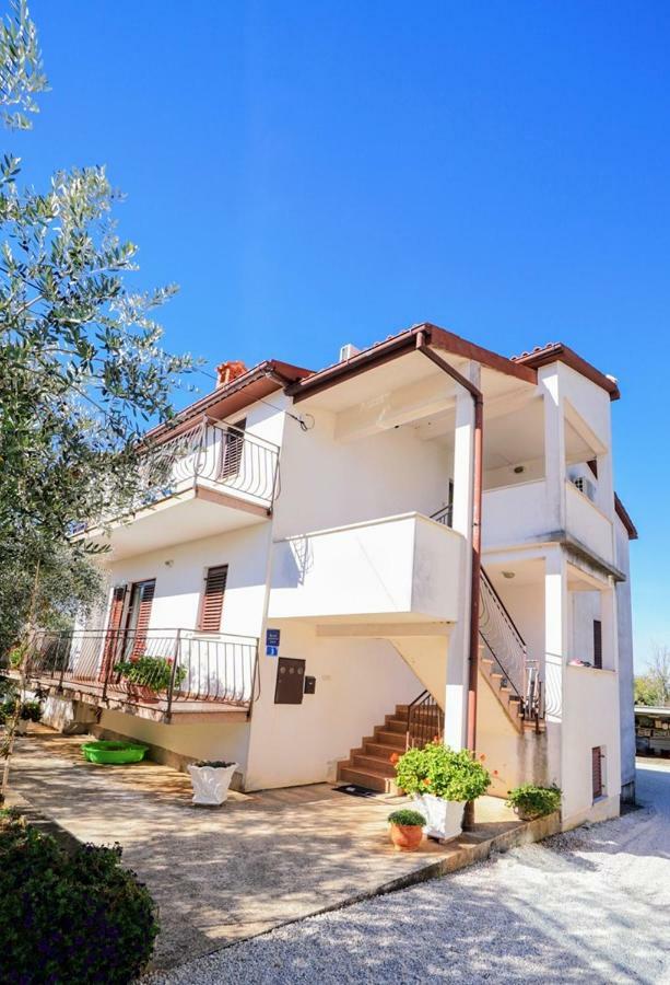 Apartment Daniela Савудрия Екстериор снимка