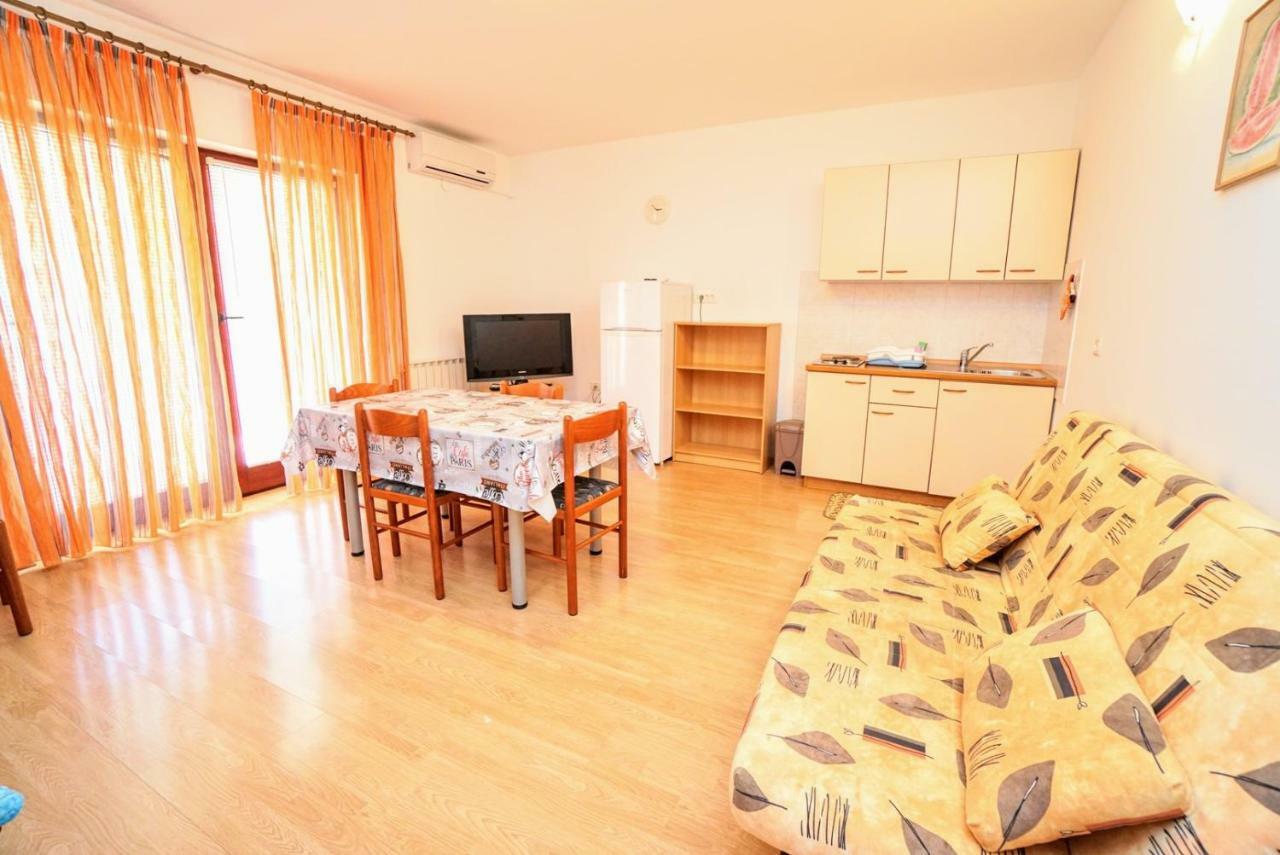 Apartment Daniela Савудрия Екстериор снимка