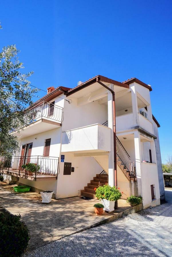 Apartment Daniela Савудрия Екстериор снимка