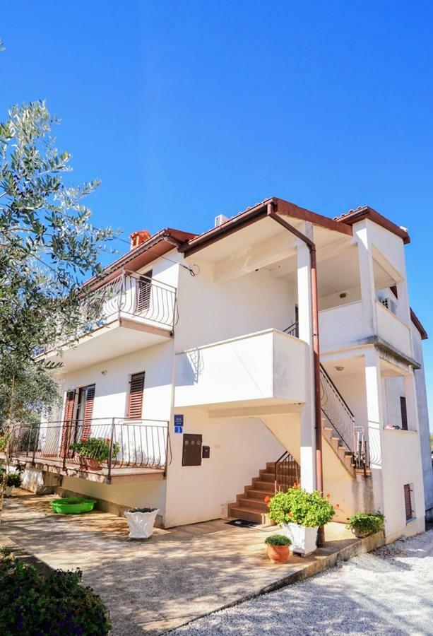 Apartment Daniela Савудрия Екстериор снимка