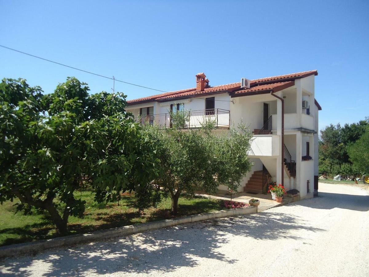 Apartment Daniela Савудрия Екстериор снимка